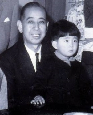 Description: http://apjjf.org/data/01_Kishi_family_with_Abe_%28cropped%29.jpg
